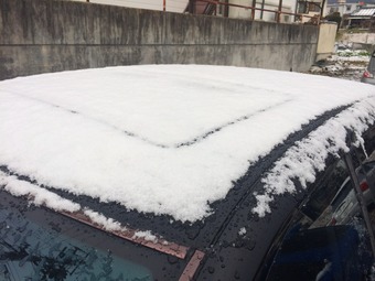 雪が！